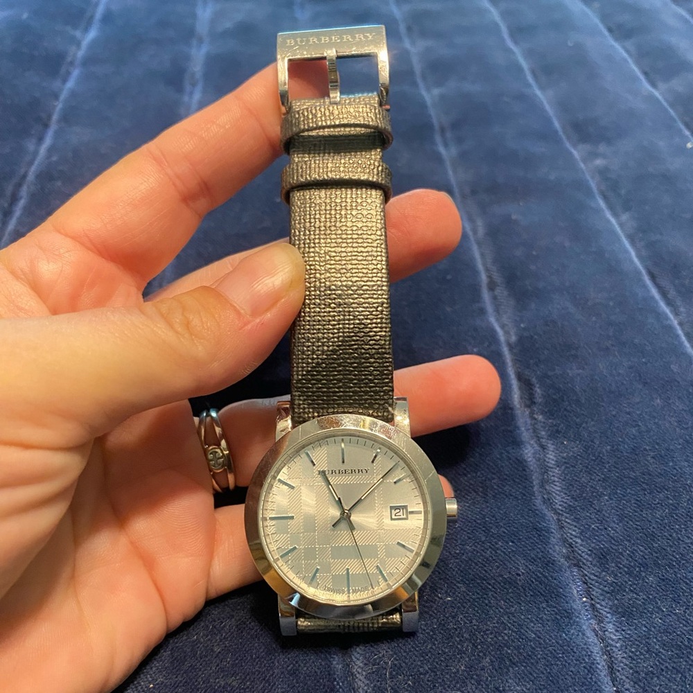 BURBERRY CALFSKIN GRAY/SILVER BAND SWISS WATCH BU1869 STAINLESS-STEEL QUARTZ